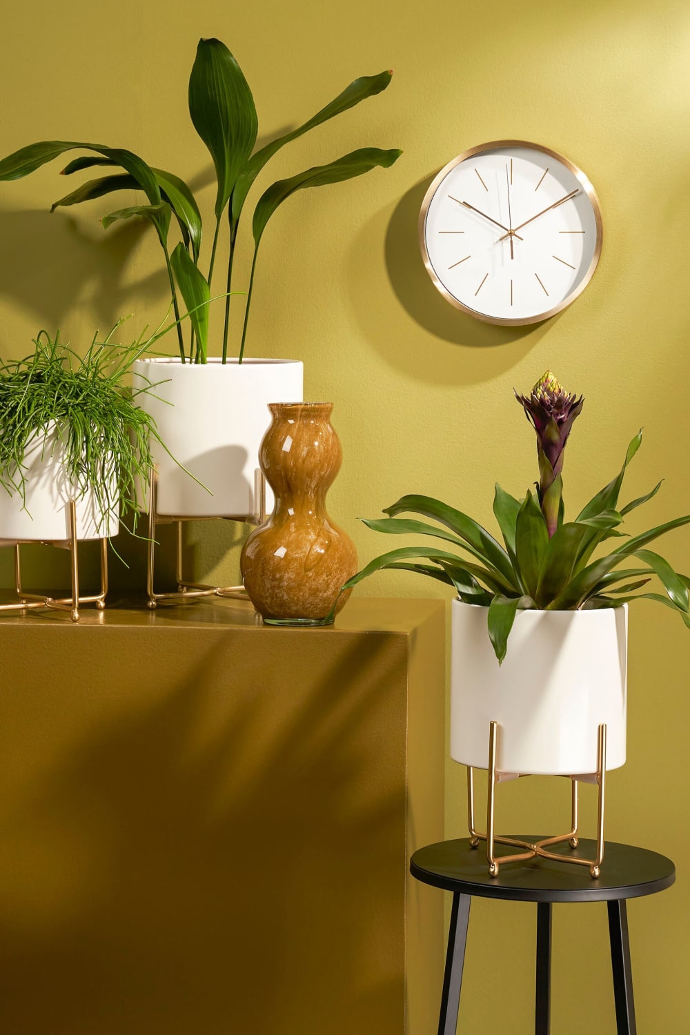 3 cache-pots et pieds en métal blanc H32