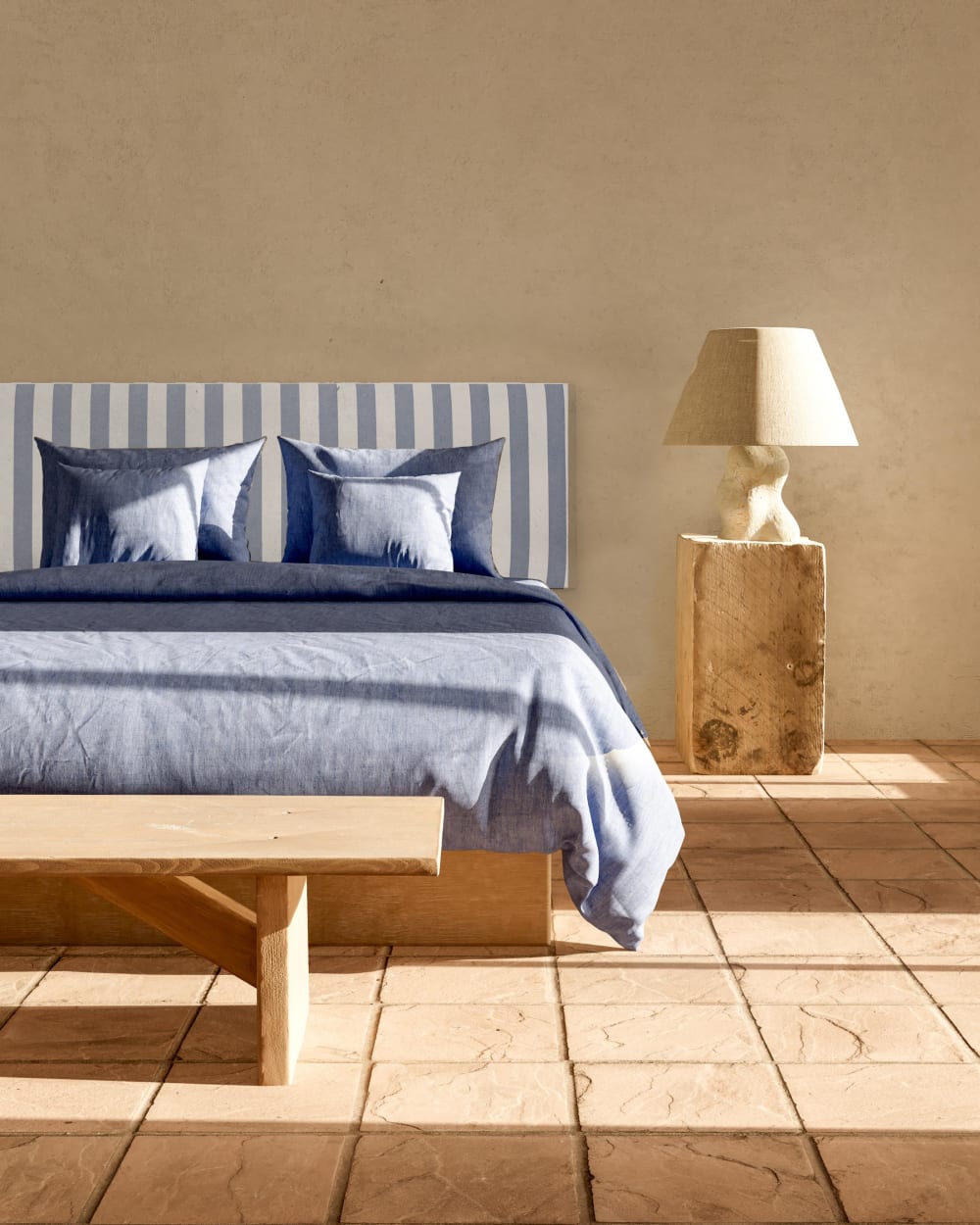 Gepolstertes Kopfteil aus gestreiftem Stoff, 145x52cm, Blau -