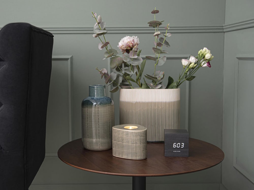 Réveil vernis à bois noir 8x8x8cm - Maisons du Monde