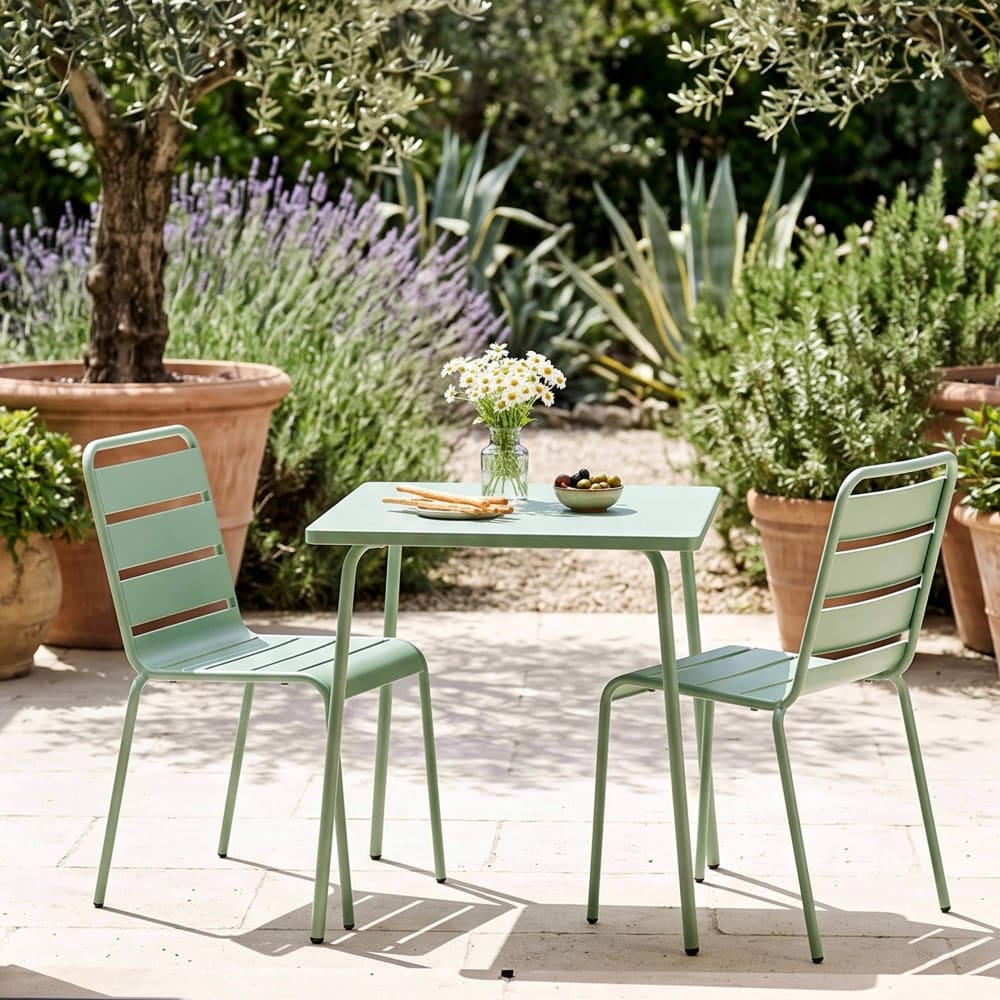 Ensemble table de jardin carrée et 2 chaises acier vert sauge - Maisons du Monde