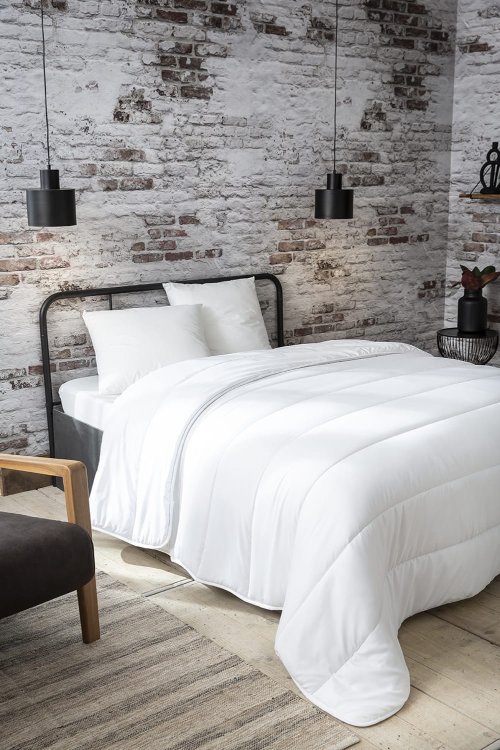 Couette tempérée 220 x 240 cm polyester microfibre blanc 300g/m² - Maisons du Monde