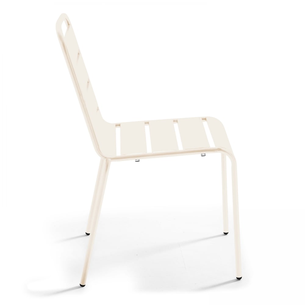 Chaise en métal ivoire