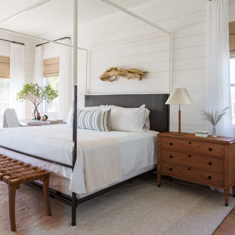 Lampe à pied carré bois foncé abat-jour beige - Maisons du Monde