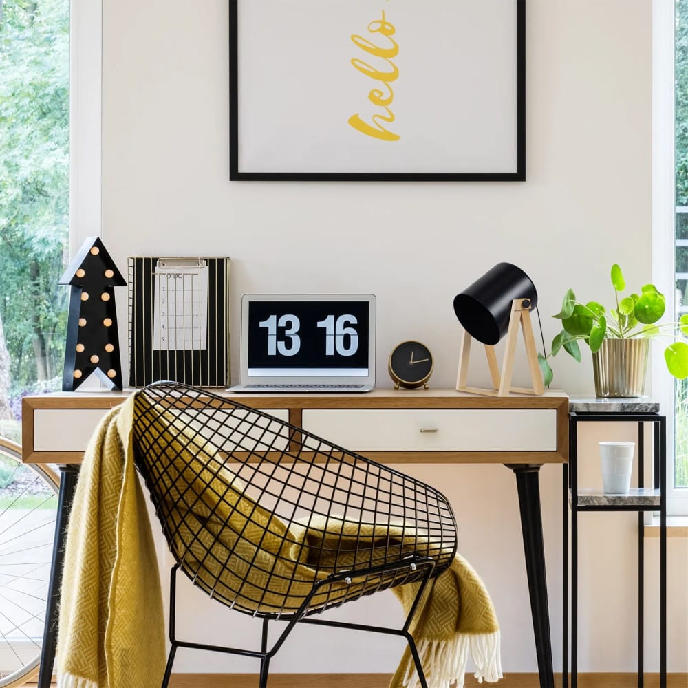 Lampe à poser bois naturel abat-jour métal noir — vue 3