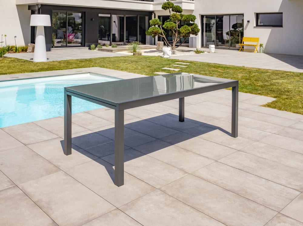 Table de jardin 12 places en aluminium et plateau verre - Maisons du Monde
