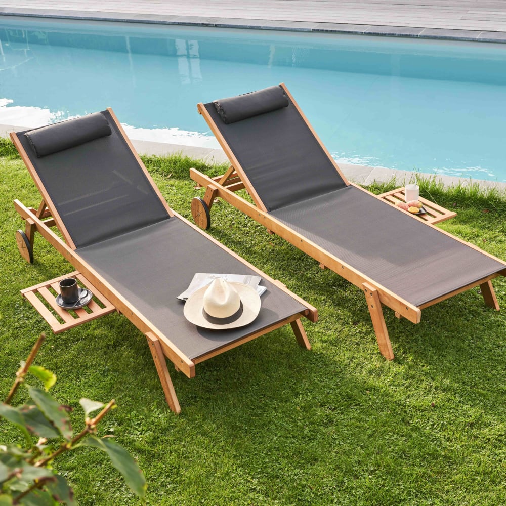 Lot de 2 bains de soleil avec coussin et tablette en bois noir - Maisons du Monde