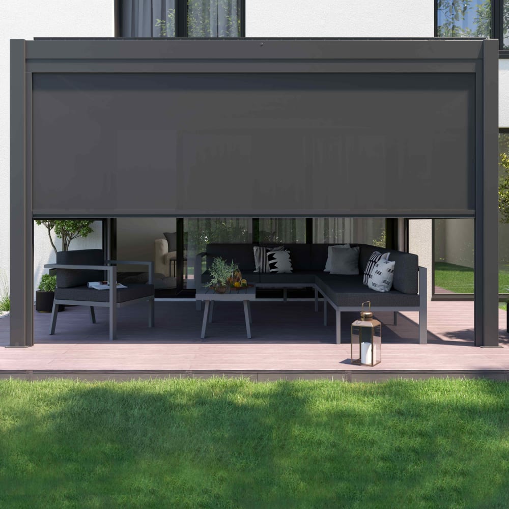 Pergola bioclimatique adossée et motorisée éclairée 3x4m et 1 store - Maisons du Monde