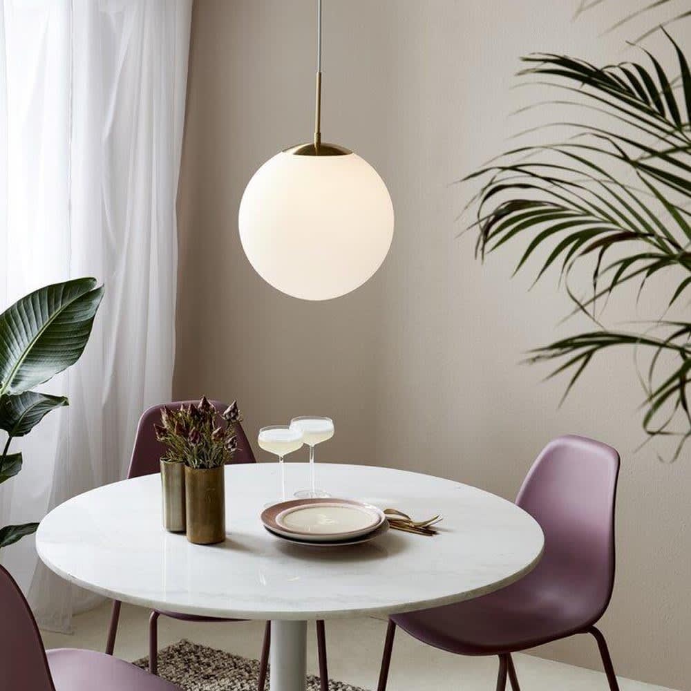 Lampada a sospensione elegante e minimalista in ottone con sfera
