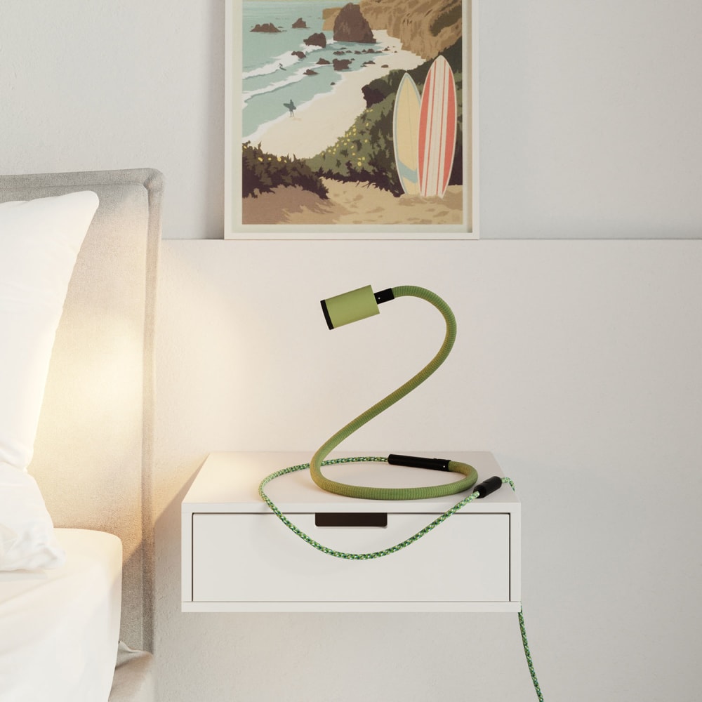 Gelenkige Leuchte mit Mini LED Strahler und schwarzen Details -