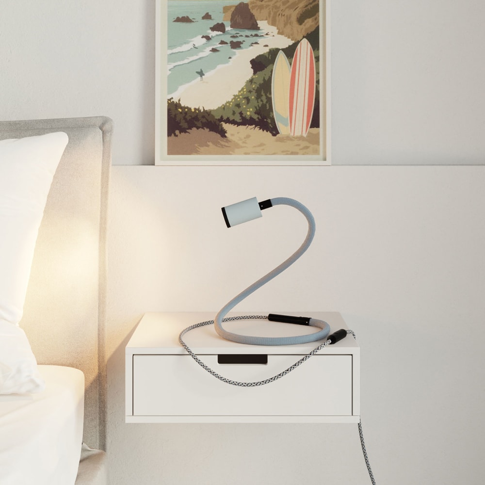 Lampada snodabile celeste con mini faretto e dettagli neri -