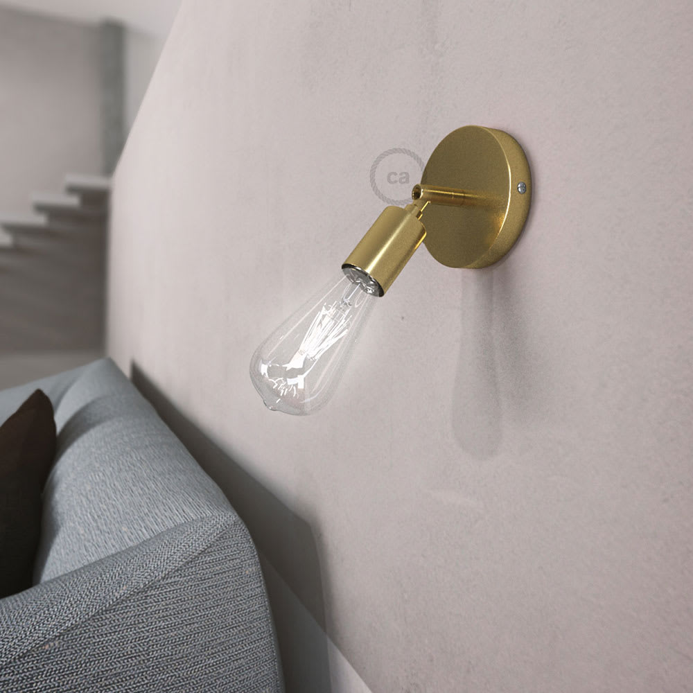 Lampada da parete con snodo orientabile in finitura ottone -