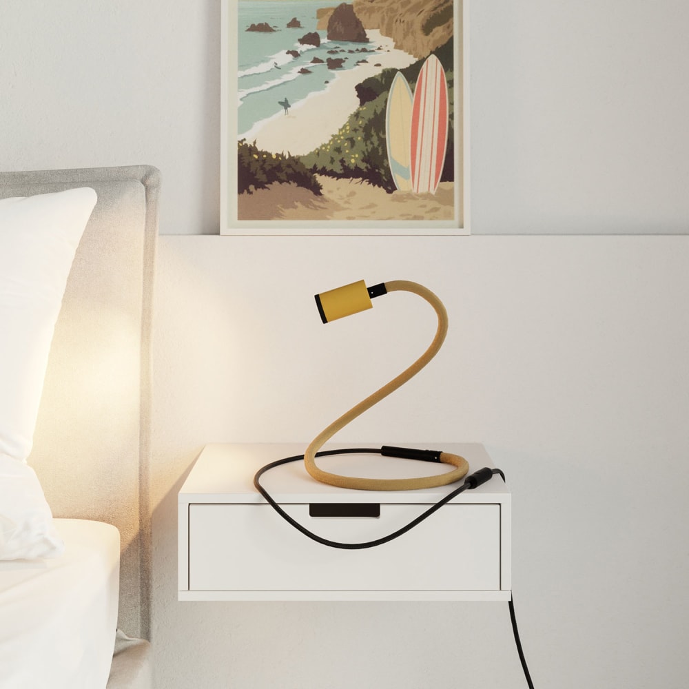 Gelenkige Leuchte mit Mini LED Strahler und schwarzen Details -