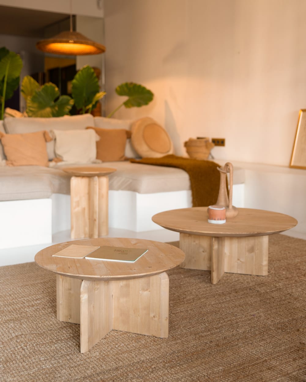 Mesa de centro redonda de madera maciza en tono medio de ø60x30cm - Maisons du Monde