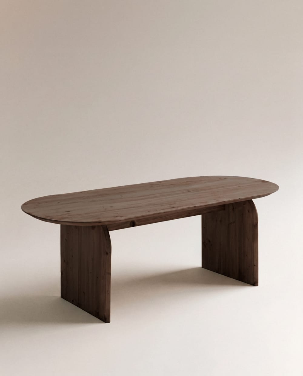 Mesa de comedor ovalada de madera maciza en tono nogal de 160x75,2cm