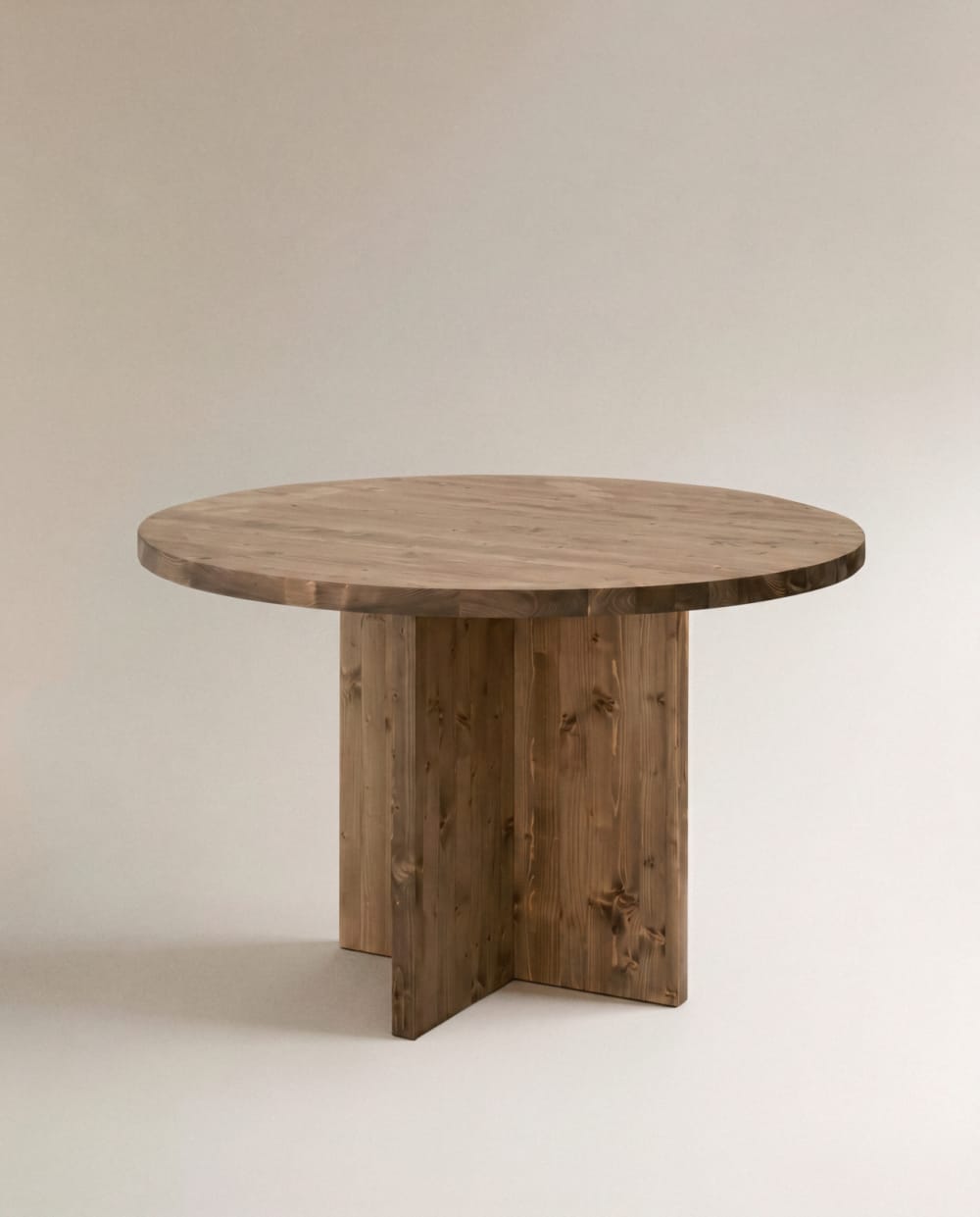 Mesa de comedor redonda de madera maciza en tono envejecido ø110x75cm