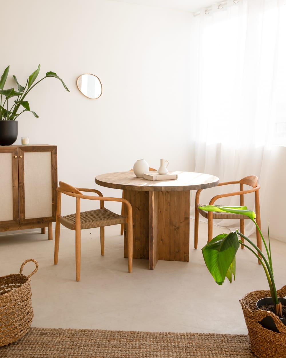 Mesa de comedor redonda de madera maciza en tono envejecido ø110x75cm - Maisons du Monde