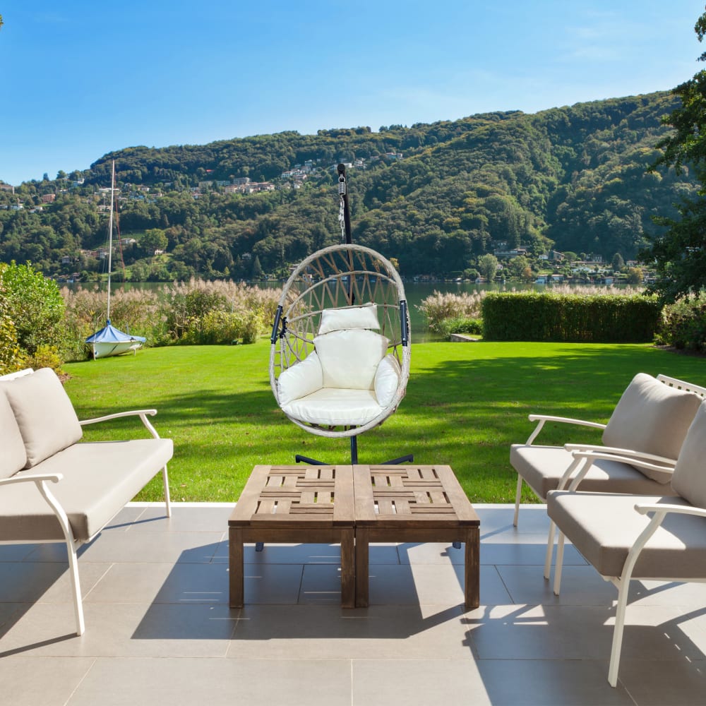 Fauteuil suspendu de jardin beige avec support polyrattan acier