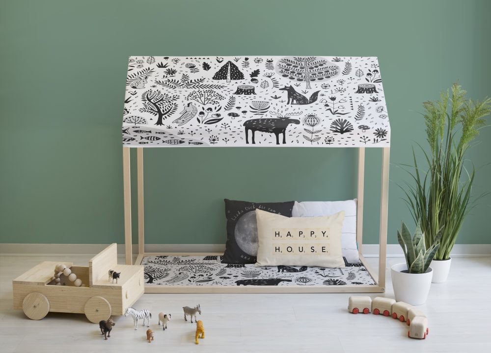 Kinder-Tipi aus Kiefernholz mit Textilmuster von einem Wald -