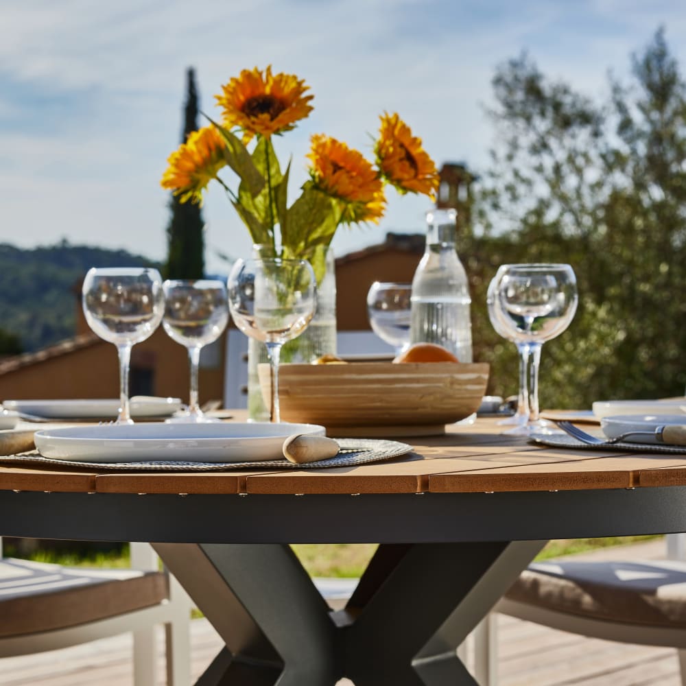 Table ronde imitation bois anthracite 140cm