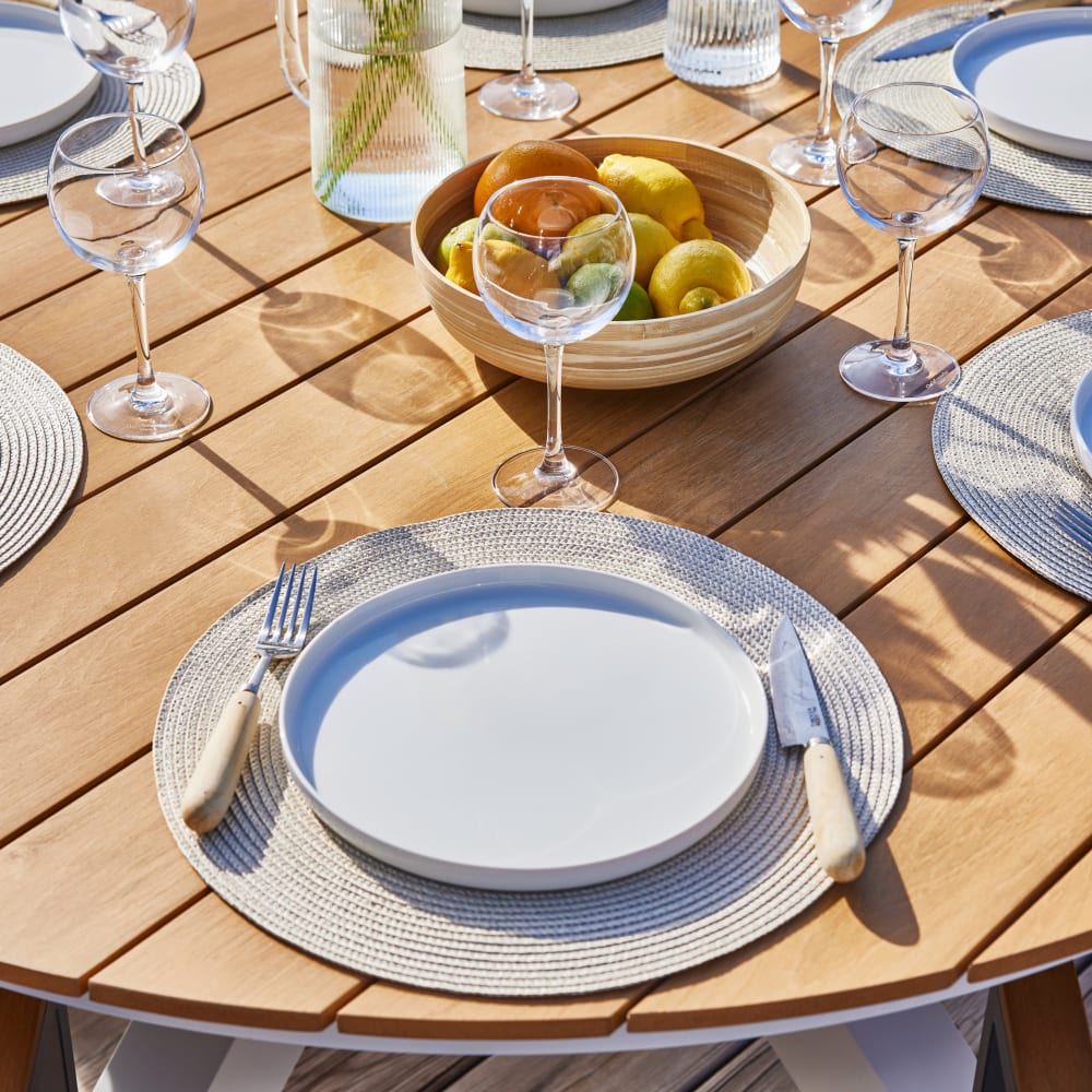 Table ronde imitation bois blanc 140cm