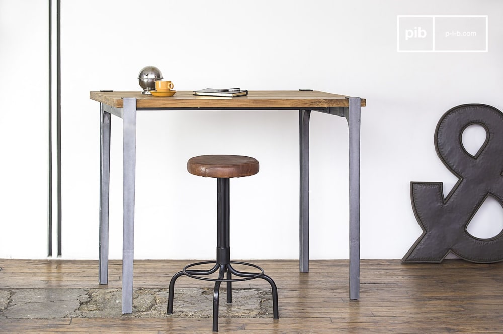 Mange debout en bois marron