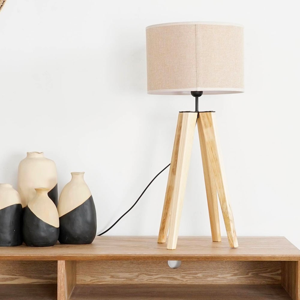Lampe à poser trépied bois et abat-jour beige 30x30x69cm - Maisons du Monde