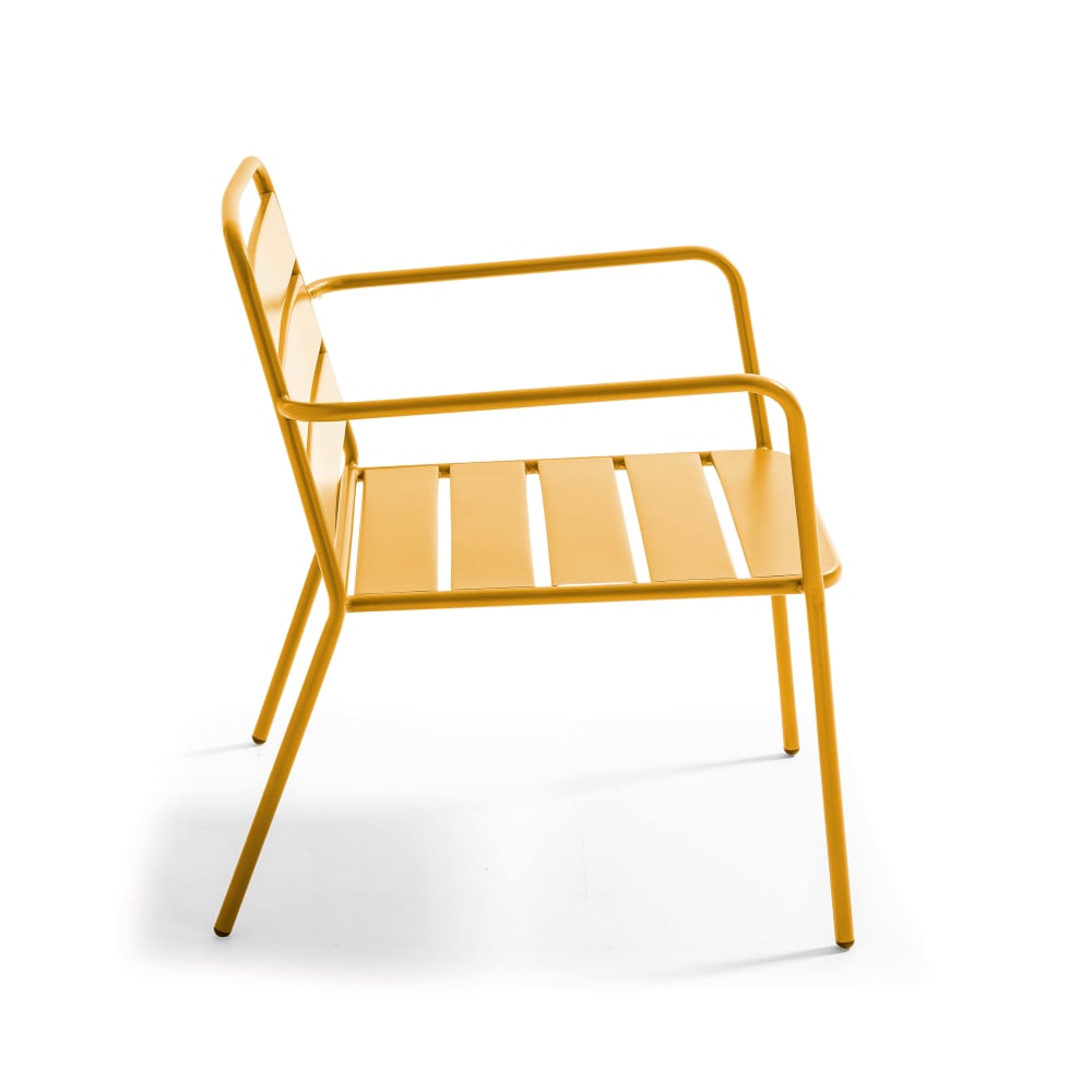 Fauteuil de jardin bas en métal jaune