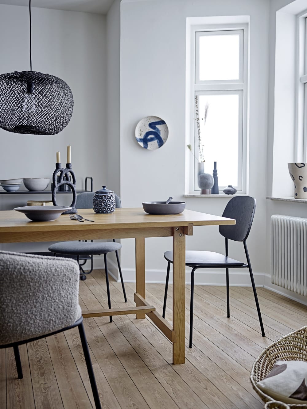 Sedia da pranzo impiallacciata nera - Bloomingville