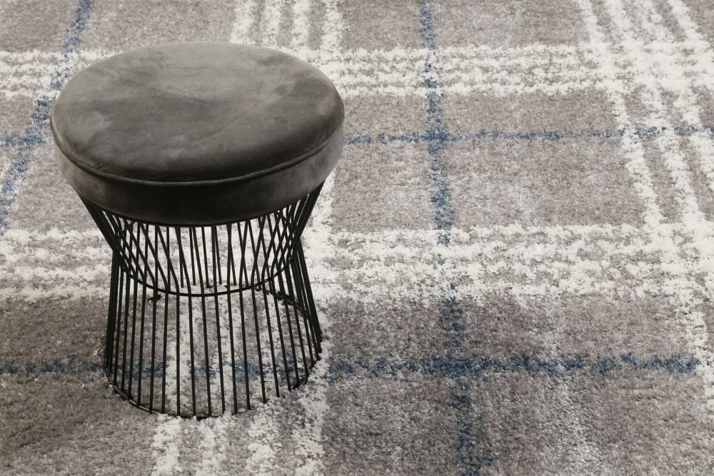 Tapis à poils longs tartan gris, ivoire et bleu 133x200 — vue 3