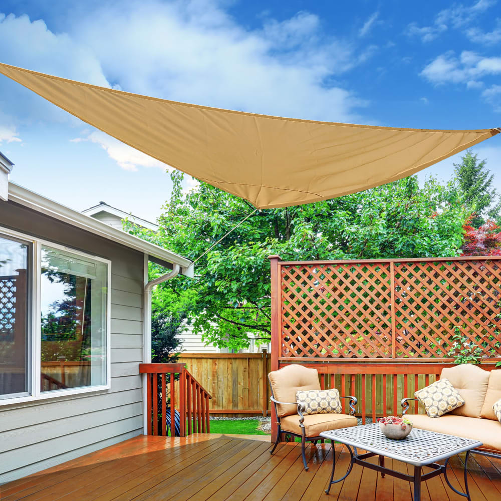 Voile d'ombrage triangulaire 3 x 3 x 3 m polyester haute densité sable - Maisons du Monde