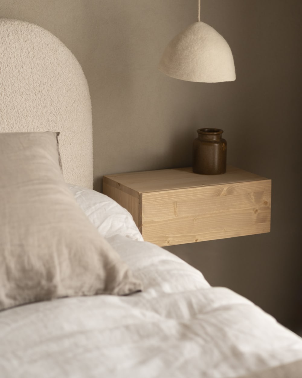 Table de chevet flottante en bois de sapin marron 40x15cm - Maisons du Monde