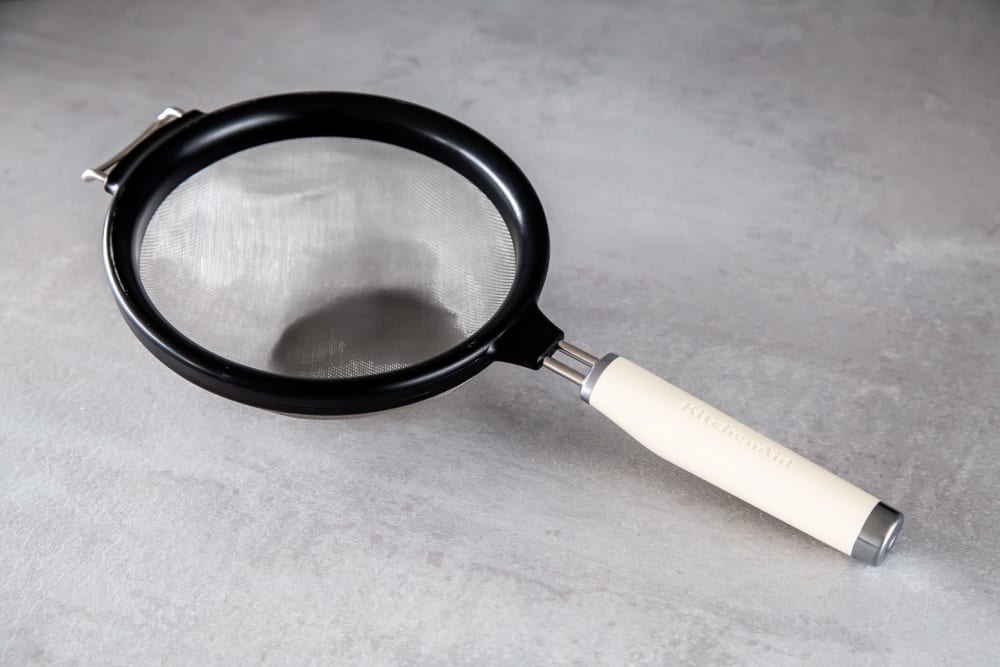 Passoire de Cuisine en Inox et Plastique - Maisons du Monde