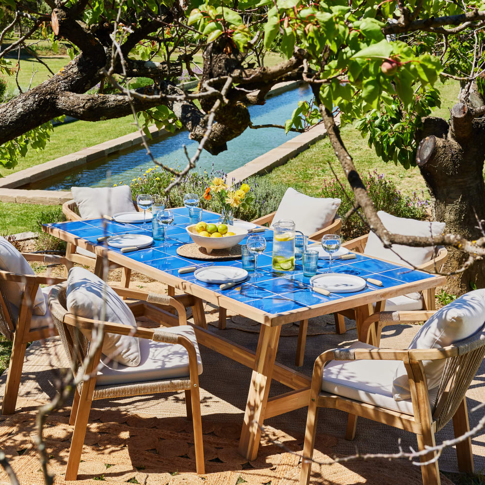 Mesa de comedor de jardín de madera y cerámica azul 205x105 - Maisons du Monde