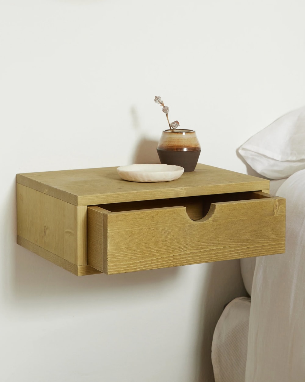 Table de chevet murale en bois massif naturel - Maisons du Monde