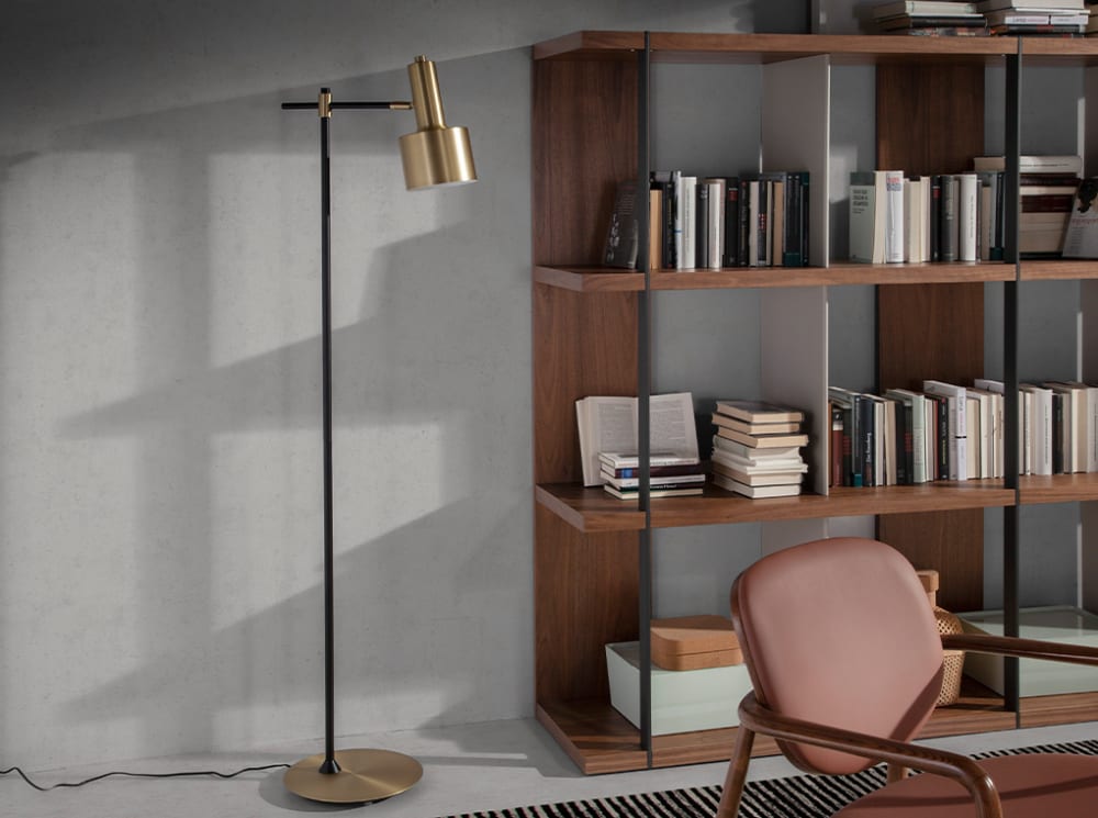 Lampadaire en alu doré et acier noir - Maisons du Monde