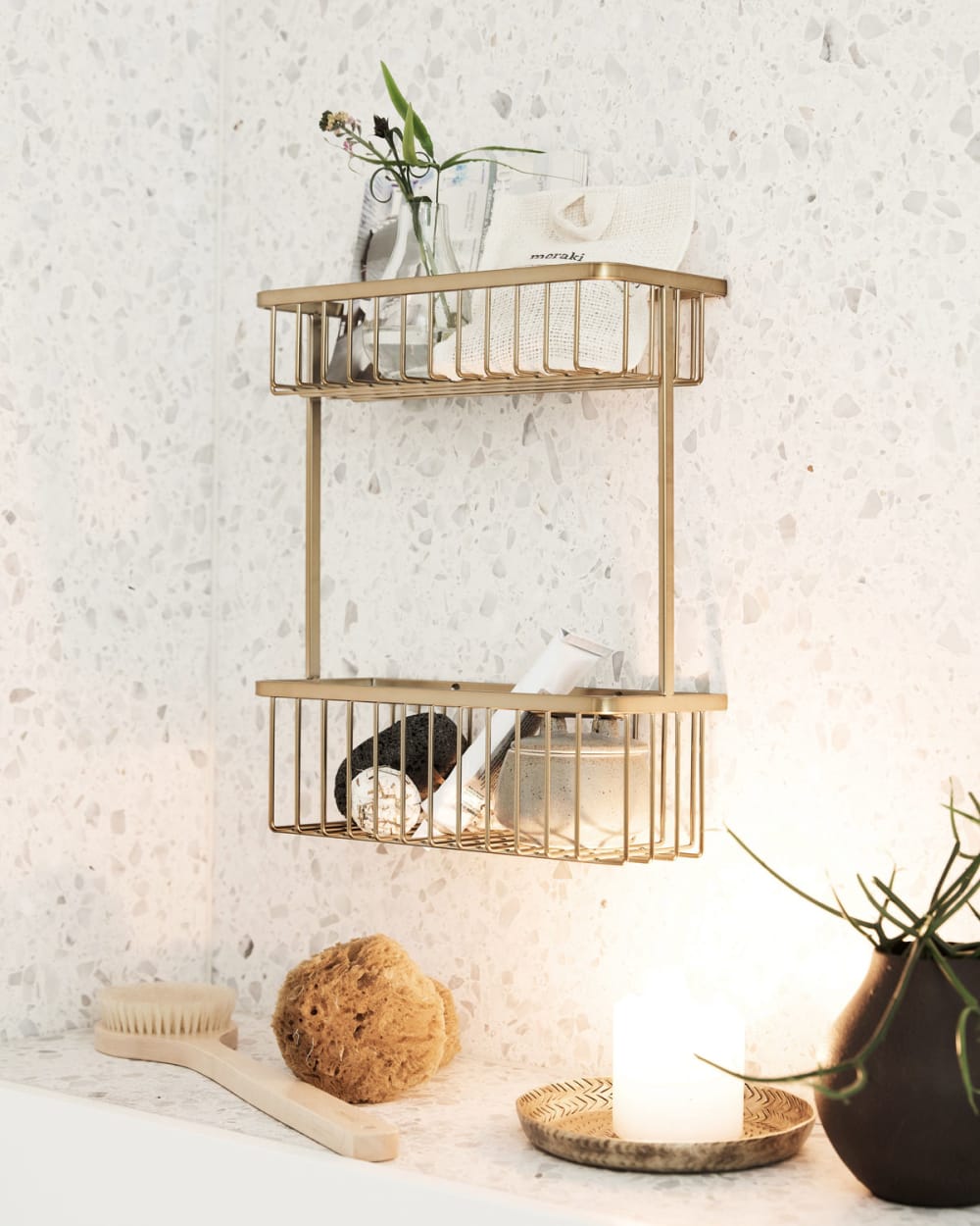 Cestino a muro con finitura in ottone spazzolato - house doctor
