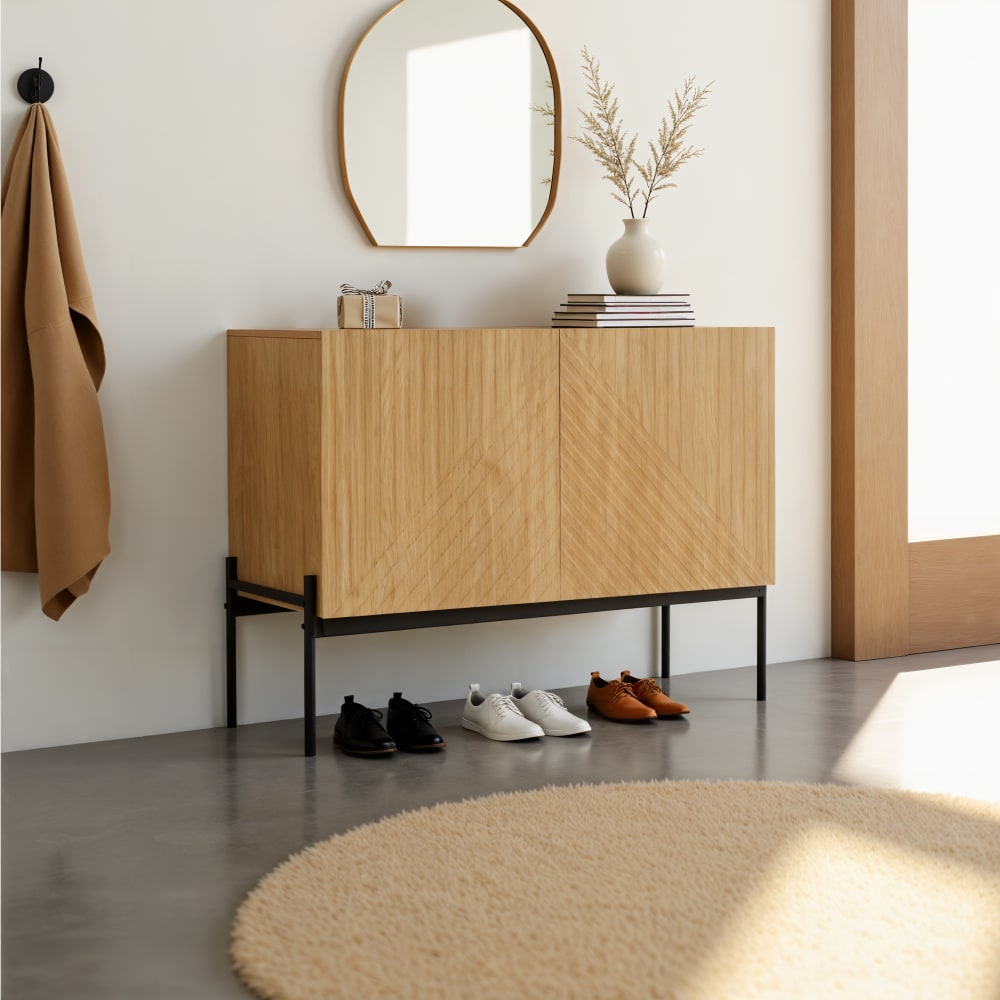 Meuble à chaussures en bois clair avec portes battantes