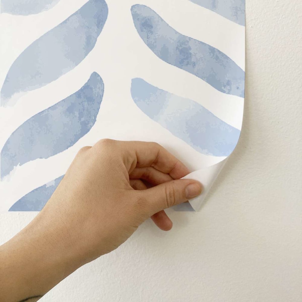 Papier peint vinyle adhésif chevrons bleu 50x300 cm — vue 4