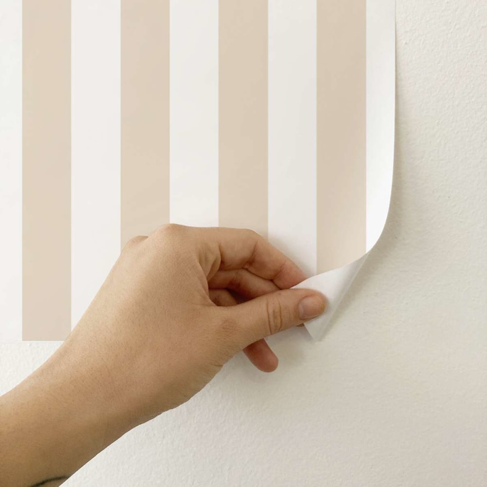 Papier peint vinyle adhésif petites rayures sable 50x300 cm — vue 4