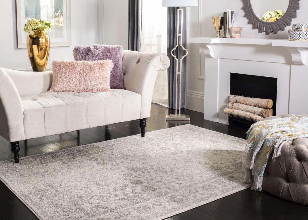 Tapis vintage patiné en polypropylène blanc/argent, 122 x 183 cm — vue 3