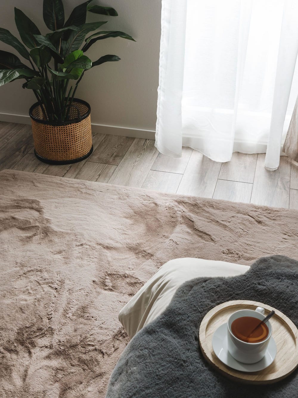 Tapis de fausse fourrure taupe 160x230 — vue 4
