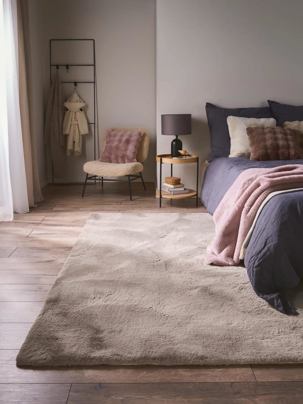Tapis de fausse fourrure taupe 120x170 — vue 3