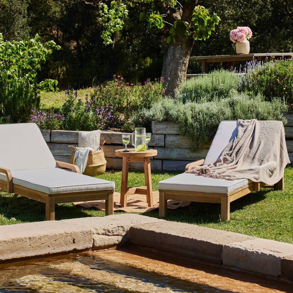 Chaise longue en bois avec coussins et roues - Maisons du Monde