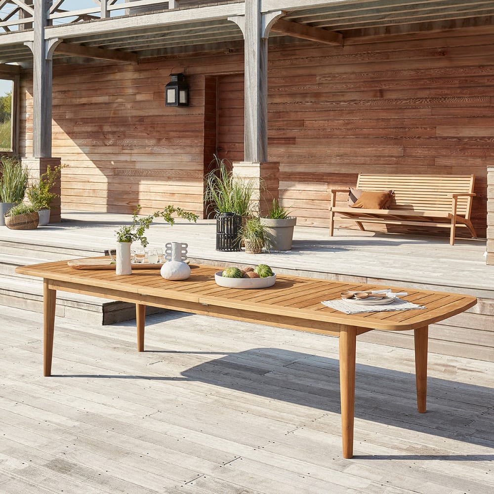 Table de jardin en teck recyclé massif extensible 10/12 pers. Table de jardin en teck recyclé massif extensible 10/12 pers.