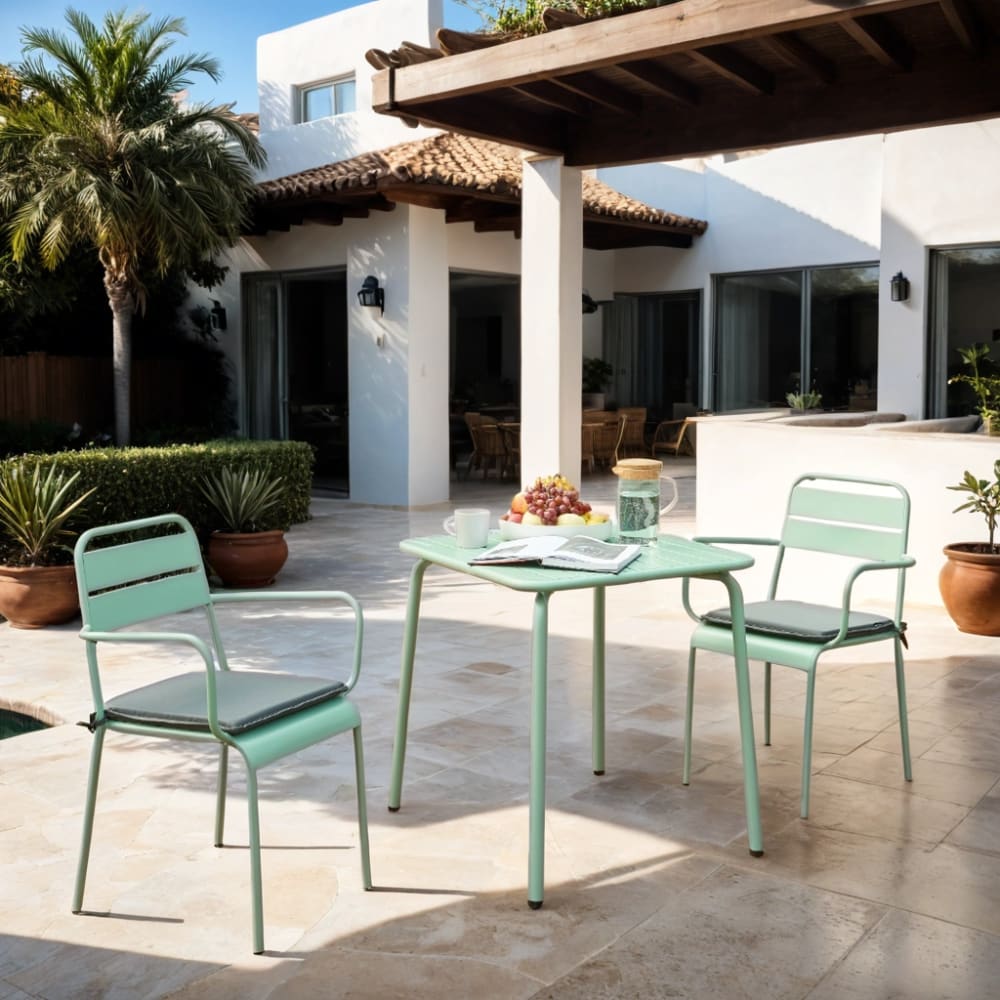 Table de jardin en acier vert menthe 70x70 cm - Maisons du Monde