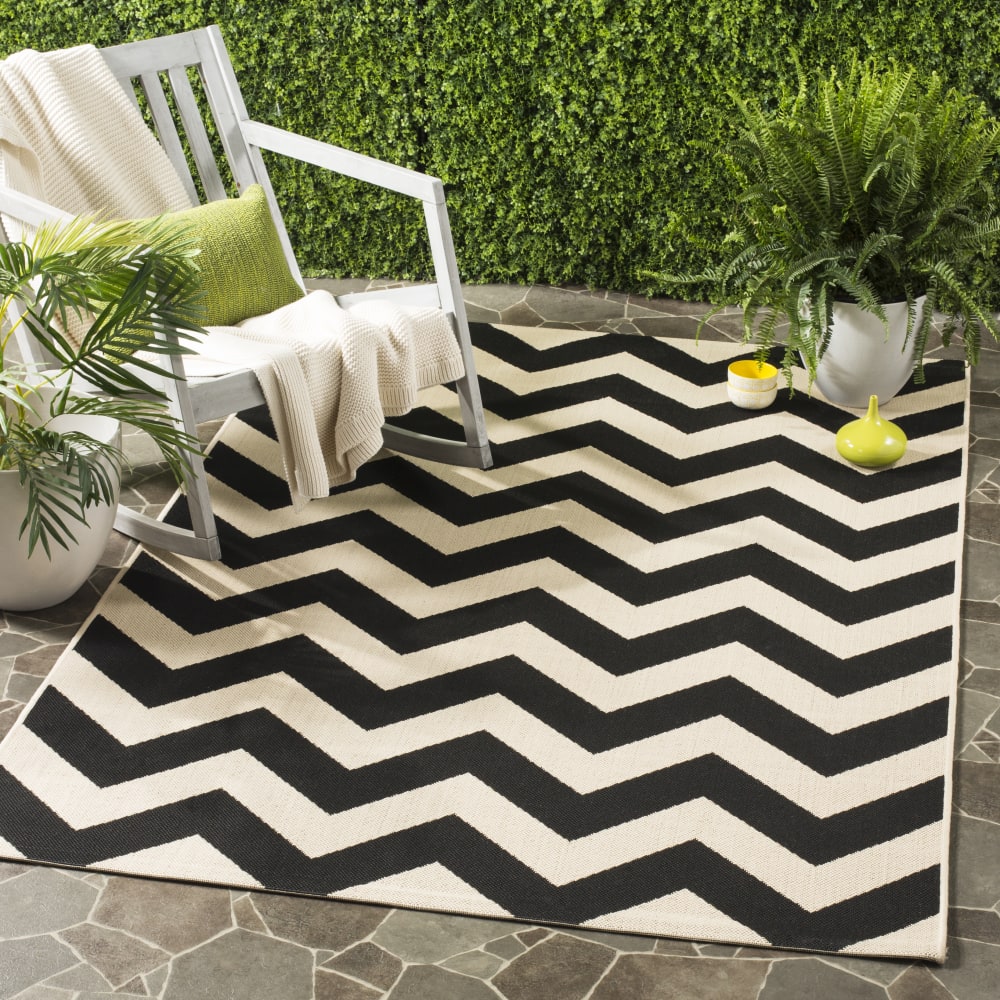 Tapis chevron en polypropylène noir/beige, 201 x 290 cm - Maisons du Monde