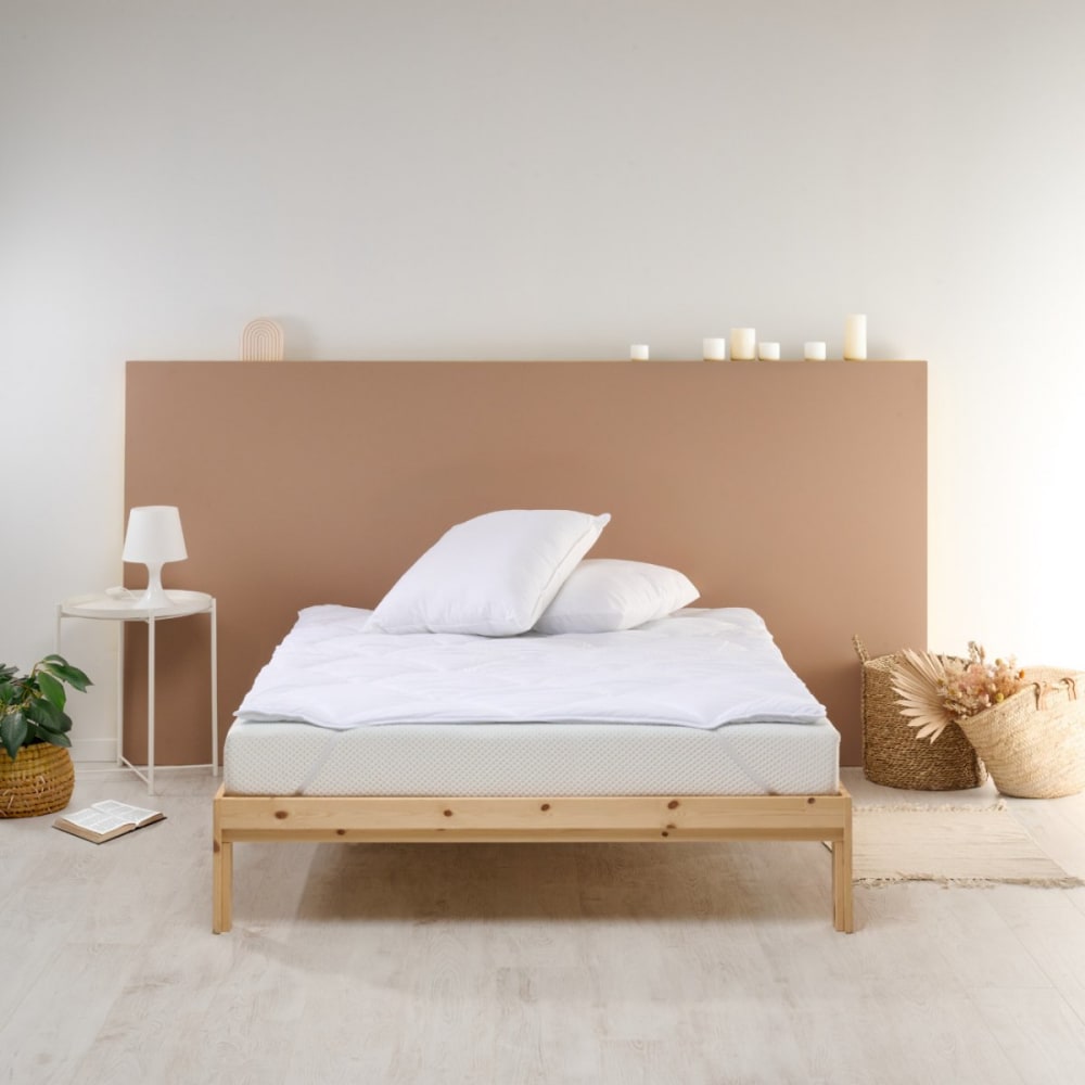 Surmatelas moelleux respirant lavable 95°c 140x190cm - Maisons du Monde
