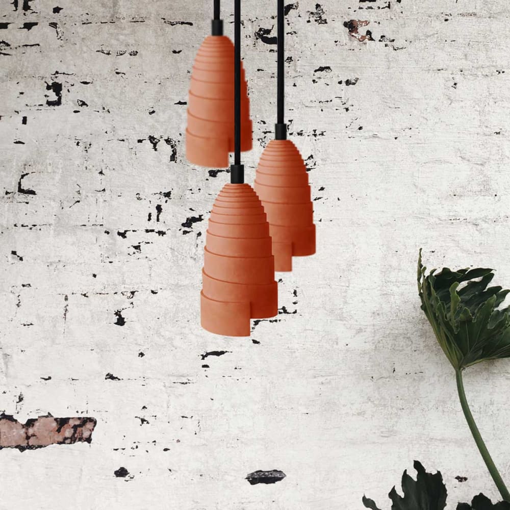 Suspension triple béton terracotta et accessoires noirs — vue 3