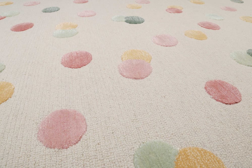 Tapis enfant à poil ras et pois colorés fond beige 70x140