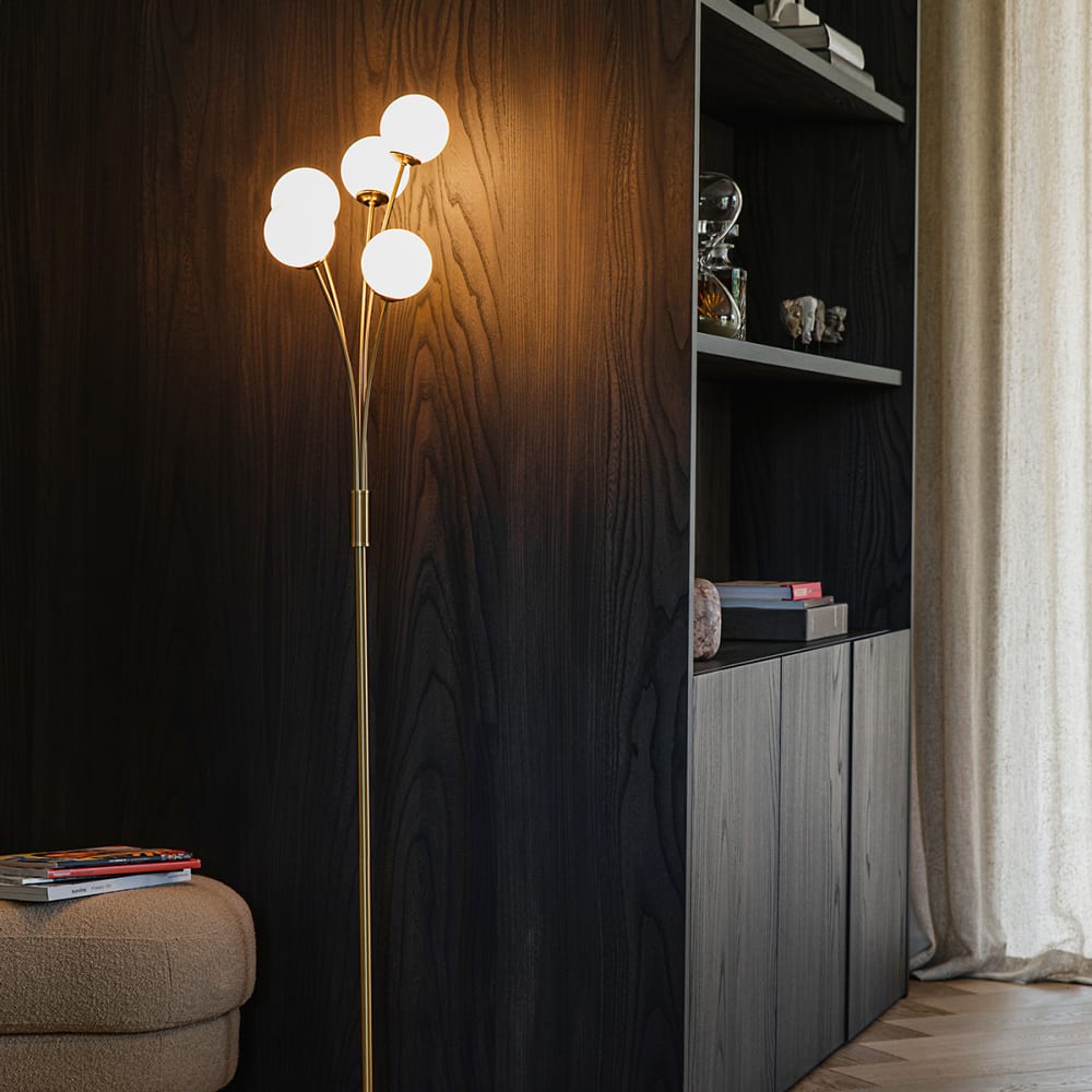 Lampadaire en acier doré — vue 3